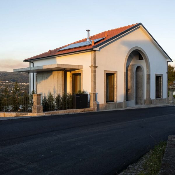 Tiago Castro Sousa - Casa Arco (Ivo Tavares Studio)