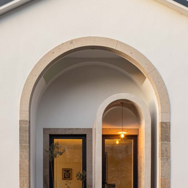 Tiago Castro Sousa - Casa Arco (Ivo Tavares Studio)