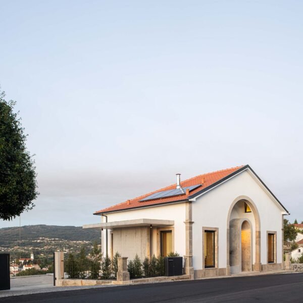 Tiago Castro Sousa - Casa Arco (Ivo Tavares Studio)