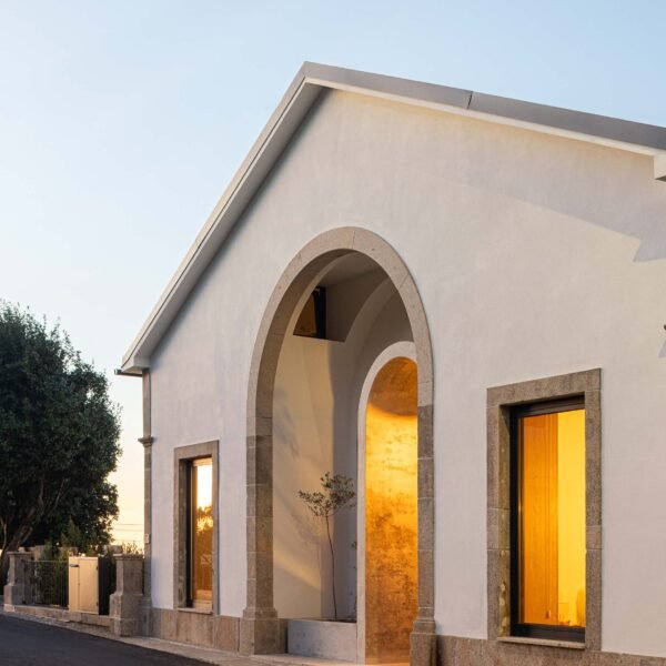 Tiago Castro Sousa - Casa Arco (Ivo Tavares Studio)