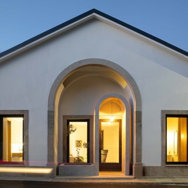 Tiago Castro Sousa - Casa Arco (Ivo Tavares Studio)