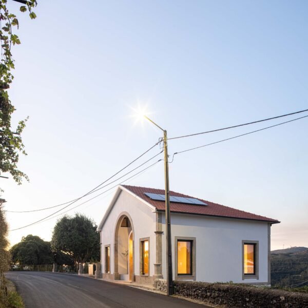 Tiago Castro Sousa - Casa Arco (Ivo Tavares Studio)