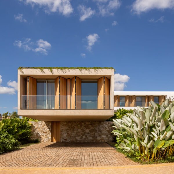 Gui Mattos - Casa São Carlos (Carolina Lacaz)
