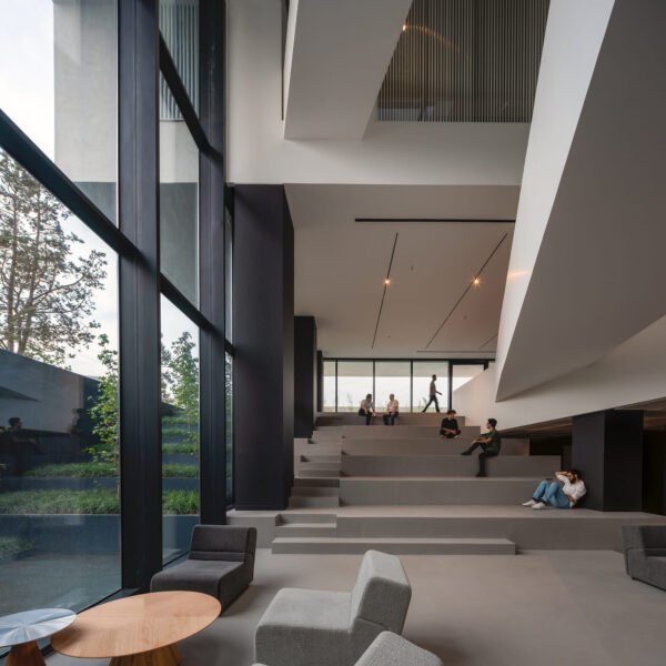 NOIR Office - Oficina de Rahyaft (Deed Studio)