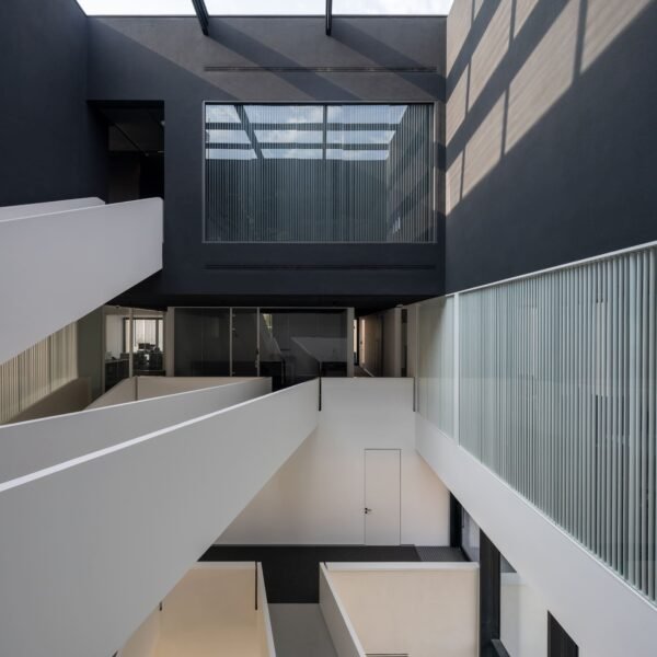 NOIR Office - Oficina de Rahyaft (Deed Studio)