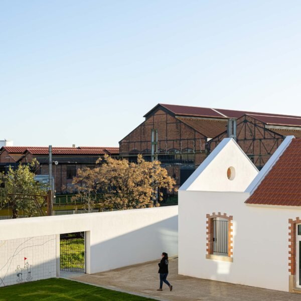 Adarq - André David, Arquitecto - Reabilitación Urbana del Bairro de Boneco (Ivo Tavares Studio)