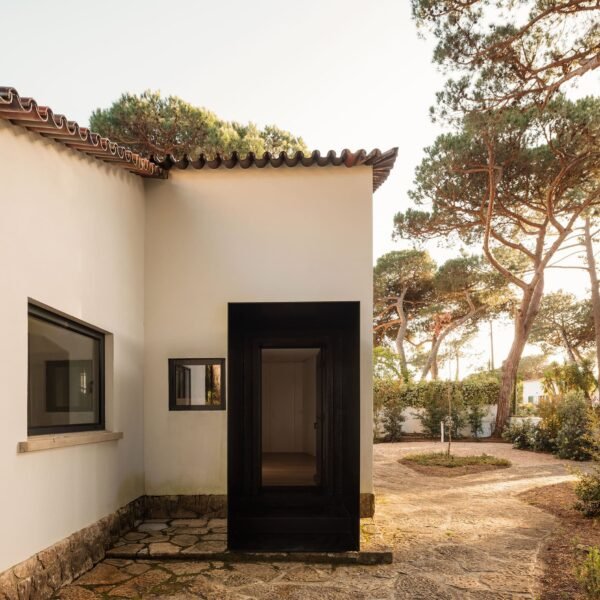 João Tiago Aguiar, Arquitectos - Casa Pinhal SS & RV (Francisco Nogueira)