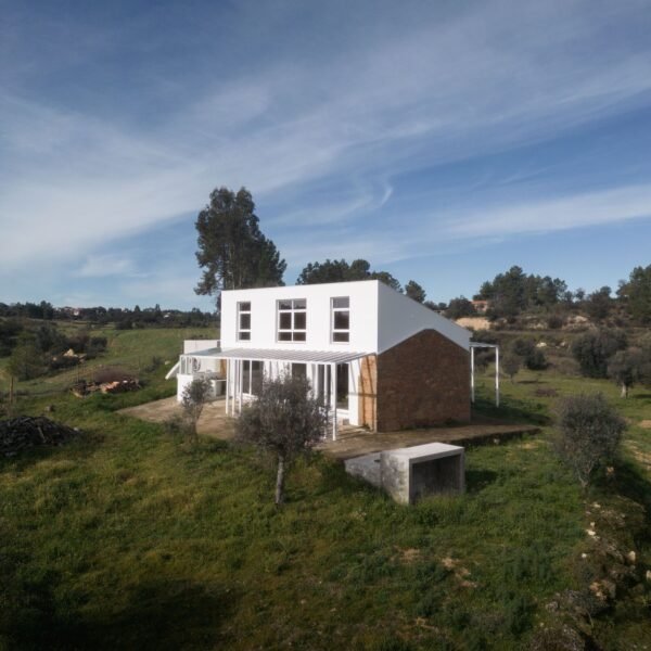 dbA. arquitectura - Casa Orca (Sérgio Garcês Marques)