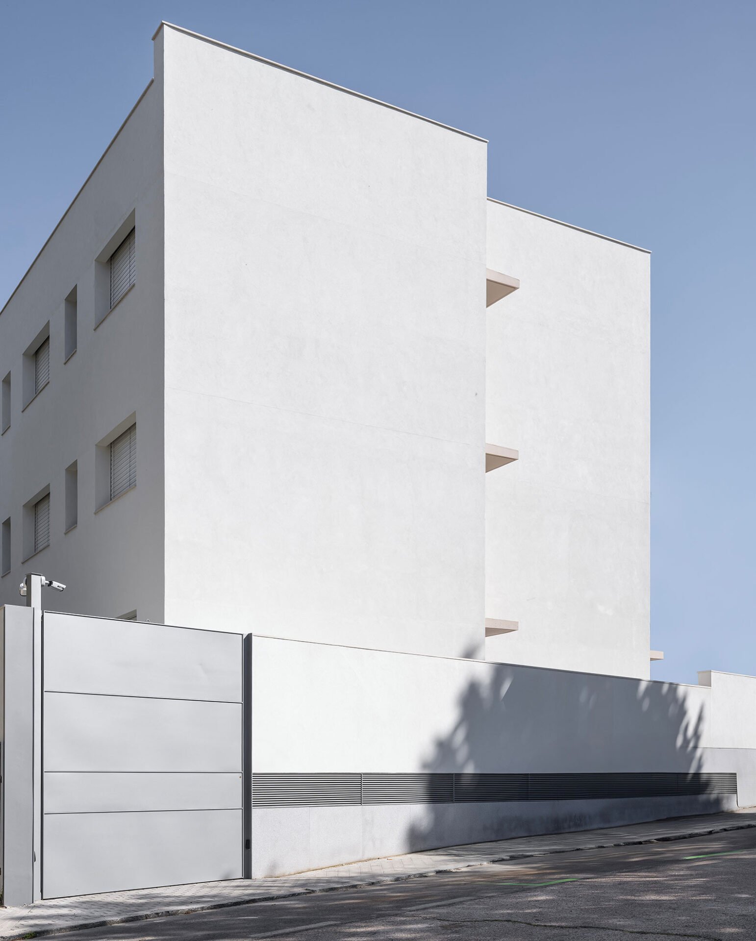 GCA Architects + Riaño Arquitectos - Tres viviendas en Colonia El Viso (Imagen Subliminal)
