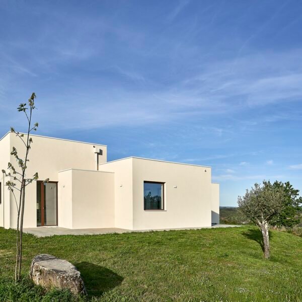 Bau.uau arquitectura - Casa en São Pedro de France (João Margalha)