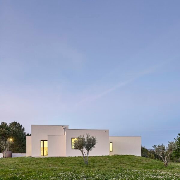 Bau.uau arquitectura - Casa en São Pedro de France (João Margalha)