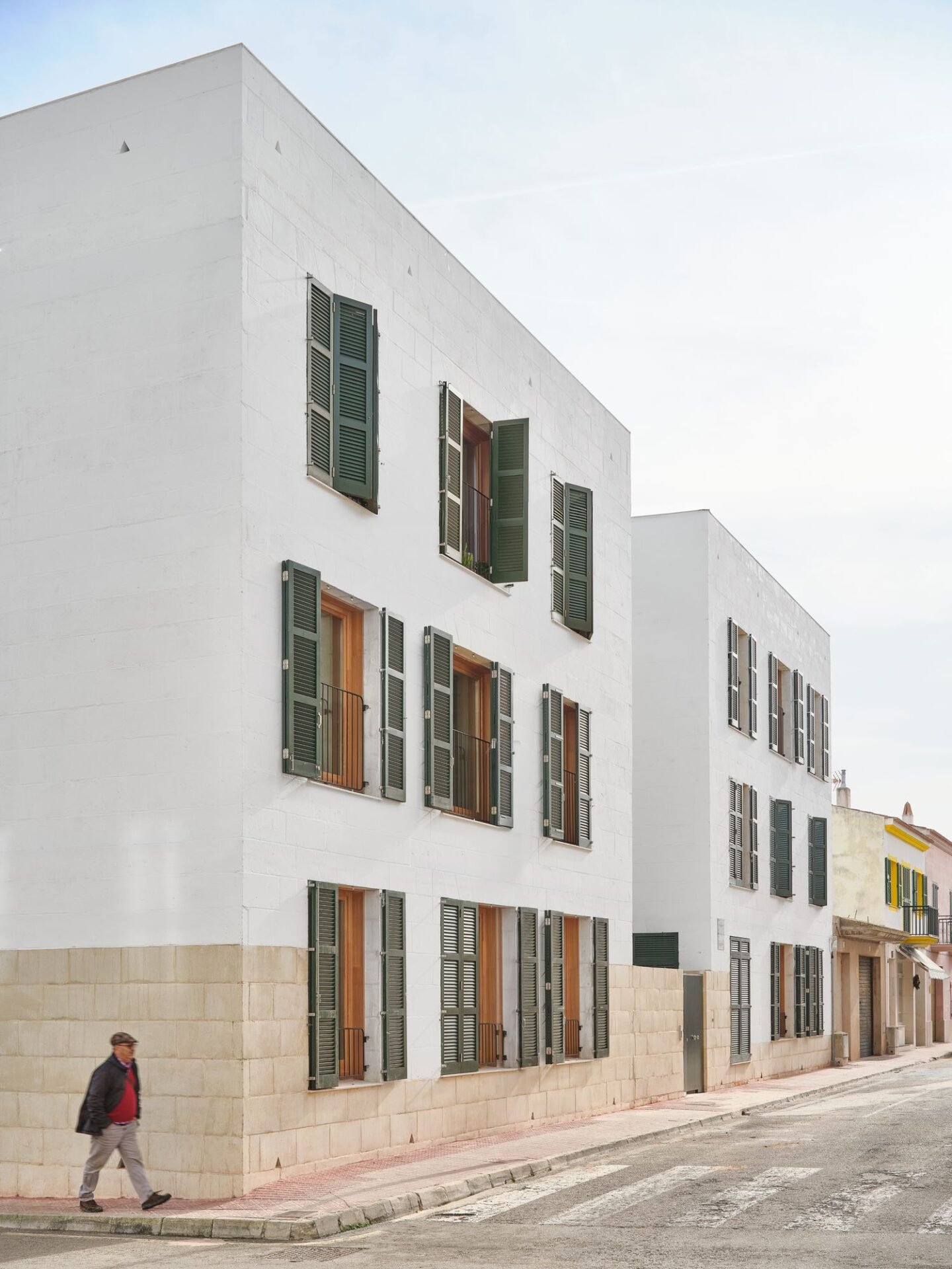MIBA + Simbiotiqa - Viviendas Sociales Es Migjorn (Adrià Goula)