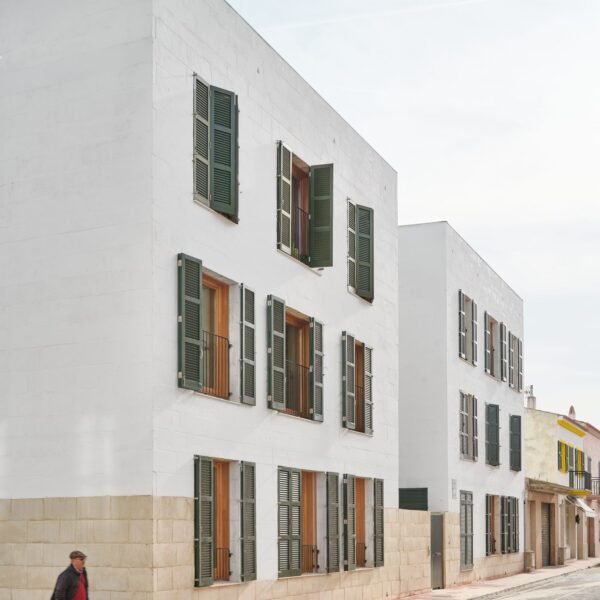 MIBA + Simbiotiqa - Viviendas Sociales Es Migjorn (Adrià Goula)