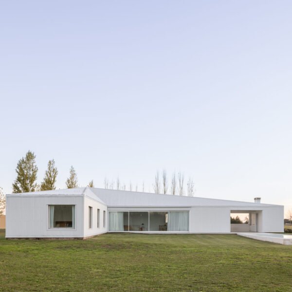 Meneghetti Arquitectos - Casa Monte (Fernando Schapochnik)