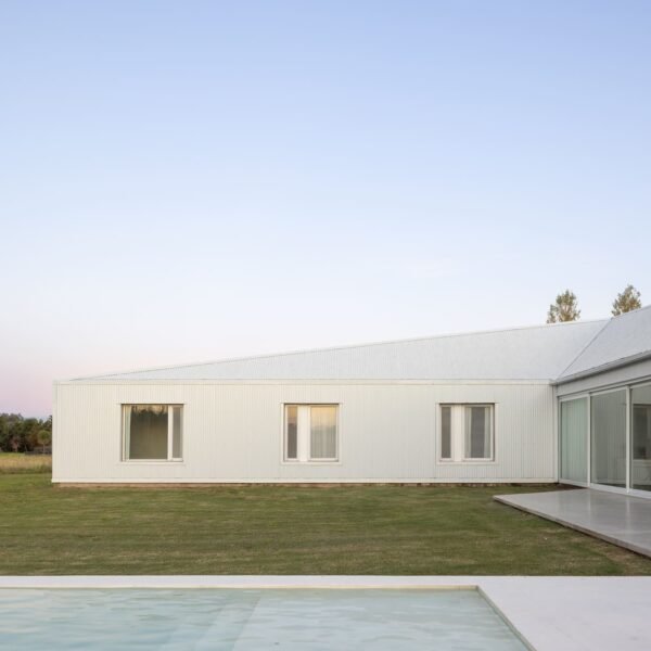 Meneghetti Arquitectos - Casa Monte (Fernando Schapochnik)