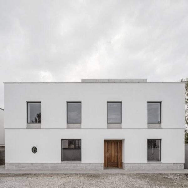 Ryan W. Kennihan - Casa Middle (Johan Dehlin)