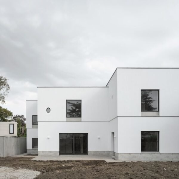 Ryan W. Kennihan - Casa Middle (Johan Dehlin)