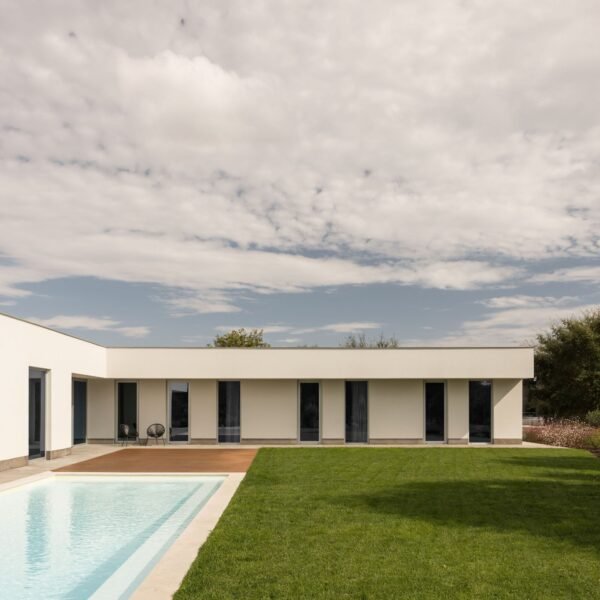 Desvão Atelier - Casa HD (Lourenço Teixeira de Abreu)