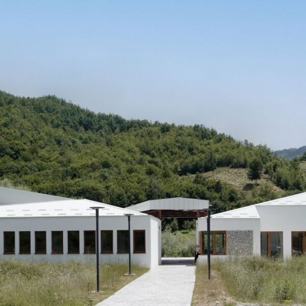 ARHINGinženjering - Centro de Visitantes Đalovića Pećina (Lejla Nurković)
