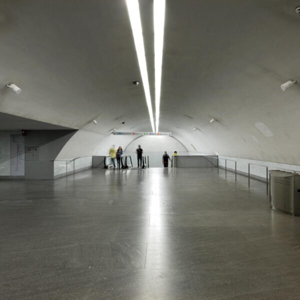 Estación de Metro de Bolhão - Eduardo Souto de Moura (Luis Ferreira Alves)