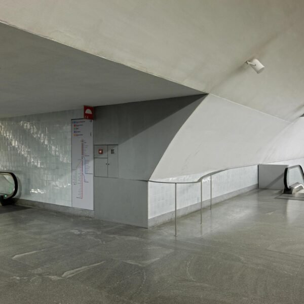Estación de Metro de Bolhão - Eduardo Souto de Moura (Luis Ferreira Alves)