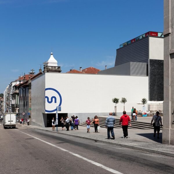 Estación de Metro de Bolhão - Eduardo Souto de Moura (Luis Ferreira Alves)