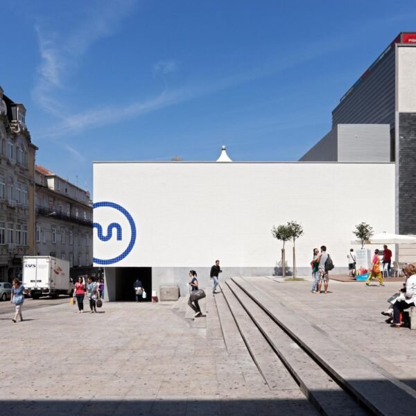 Estación de Metro de Bolhão - Eduardo Souto de Moura (Luis Ferreira Alves)