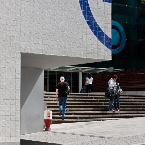 Estación de Metro de Bolhão - Eduardo Souto de Moura (Luis Ferreira Alves)