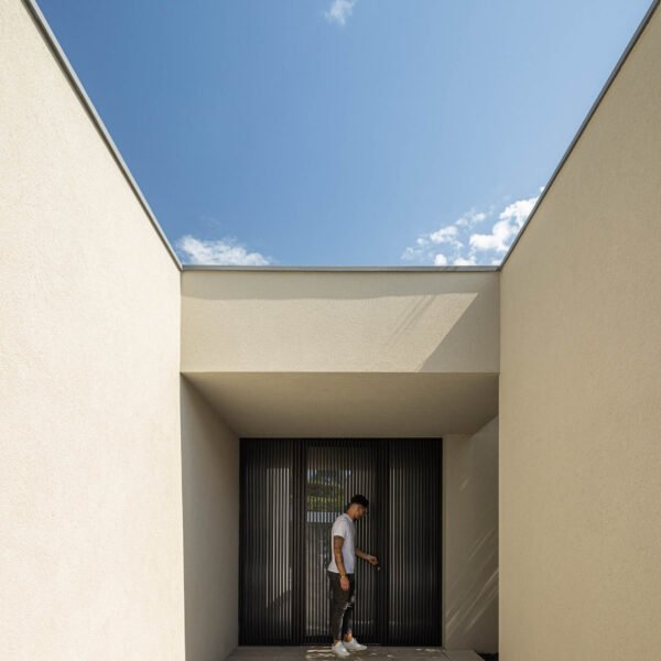 Inception Architects Studio - Casa HC (Ivo Tavares Studio)