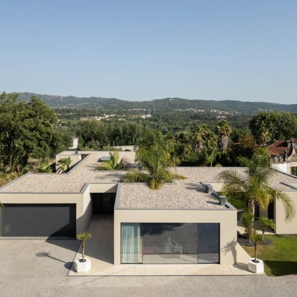 Inception Architects Studio - Casa HC (Ivo Tavares Studio)