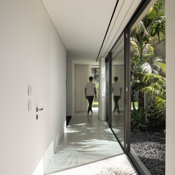 Inception Architects Studio - Casa HC (Ivo Tavares Studio)