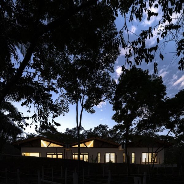 Lins Arquitetos Associados - Casa Arajara (Joana França)