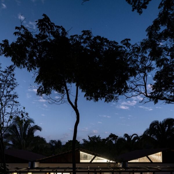 Lins Arquitetos Associados - Casa Arajara (Joana França)