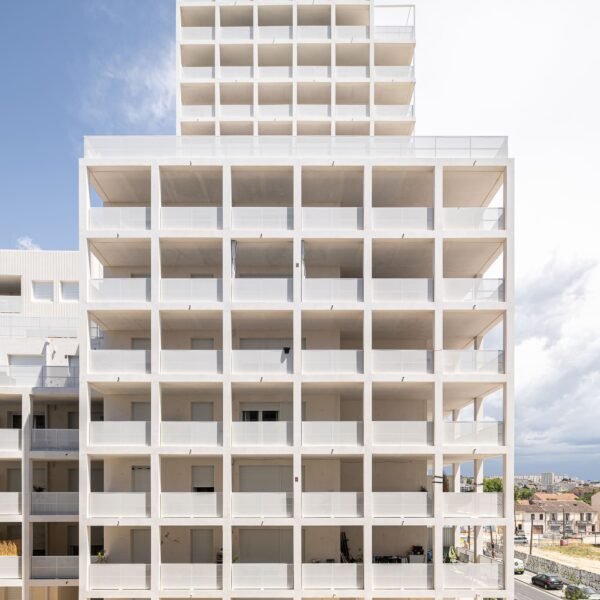 Rémy MARCIANO architecte - Edificio Mixto Mediterráneo Alpha XXL (Stéphane Aboudaram - we are content (s))