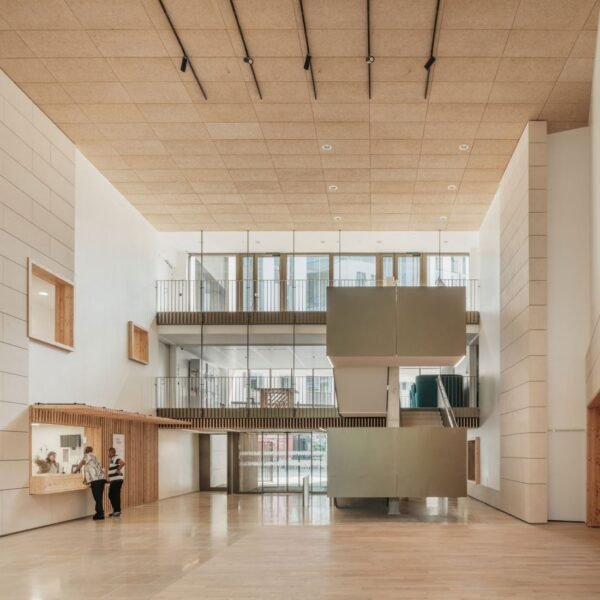 OAB + Peñín Arquitectos + AFAA - Sede EMH (Joan Guillamat)