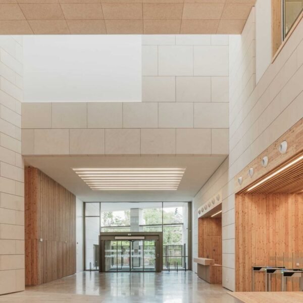 OAB + Peñín Arquitectos + AFAA - Sede EMH (Joan Guillamat)