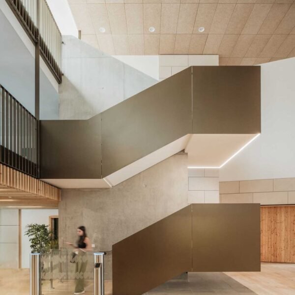 OAB + Peñín Arquitectos + AFAA - Sede EMH (Joan Guillamat)