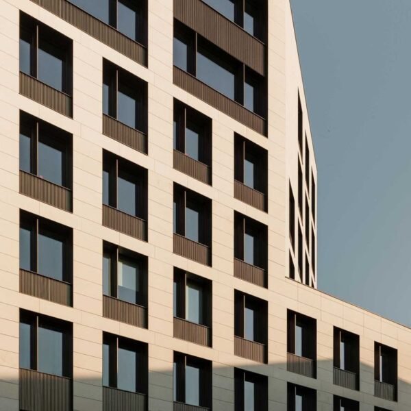 OAB + Peñín Arquitectos + AFAA - Sede EMH (Joan Guillamat)