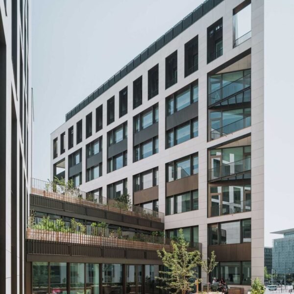 OAB + Peñín Arquitectos + AFAA - Sede EMH (Joan Guillamat)