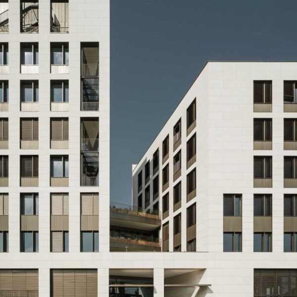 OAB + Peñín Arquitectos + AFAA - Sede EMH (Joan Guillamat)