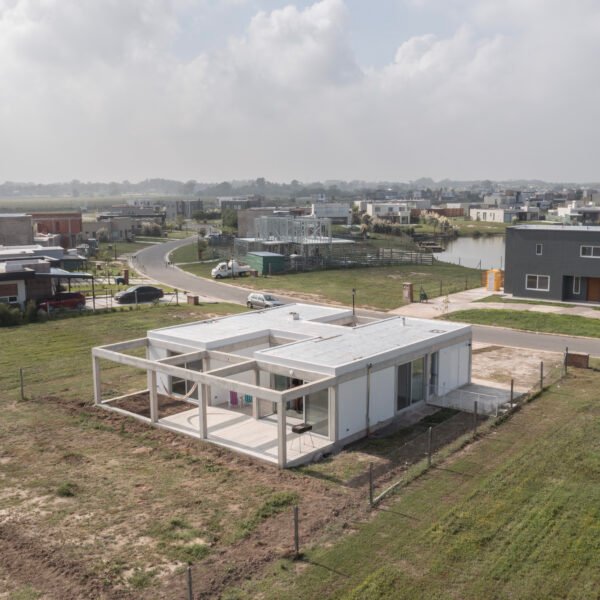 soda + Mila Ramirez Estudio - Casa de los tres patios (Bruto Studio)