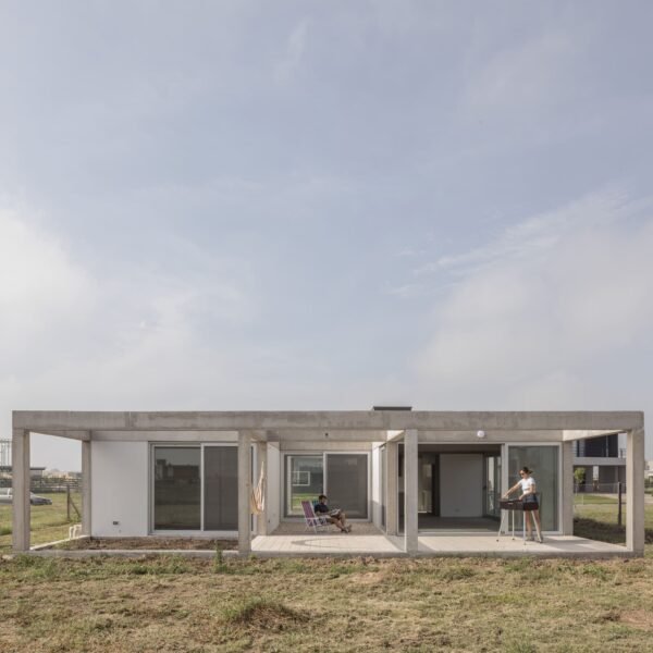 soda + Mila Ramirez Estudio - Casa de los tres patios (Bruto Studio)