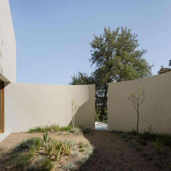 Atelier Matteo Arnone + Falcão Tuan Arquitectos + Core Concept - Casa para dos Dj (Federico Cairoli)