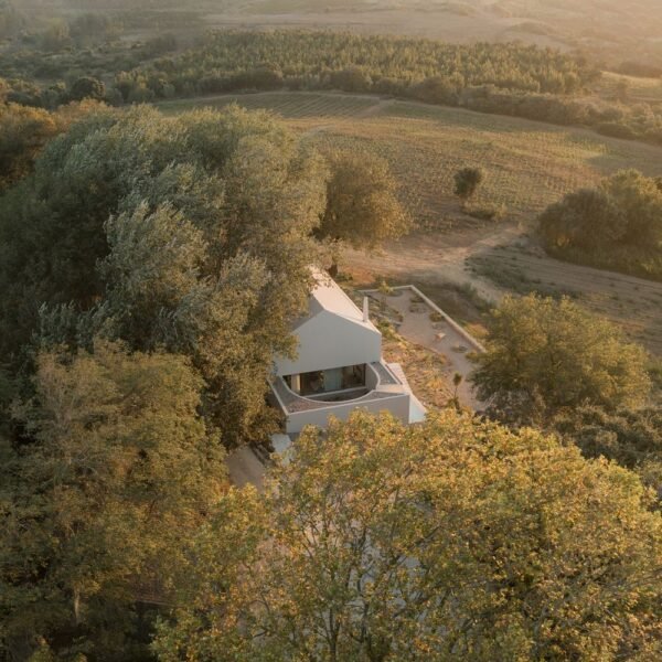Atelier Matteo Arnone + Falcão Tuan Arquitectos + Core Concept - Casa para dos Dj (Federico Cairoli)
