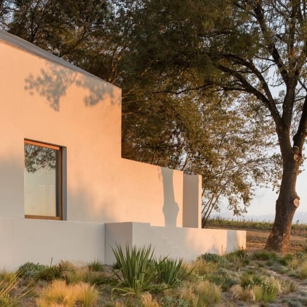 Atelier Matteo Arnone + Falcão Tuan Arquitectos + Core Concept - Casa para dos Dj (Federico Cairoli)