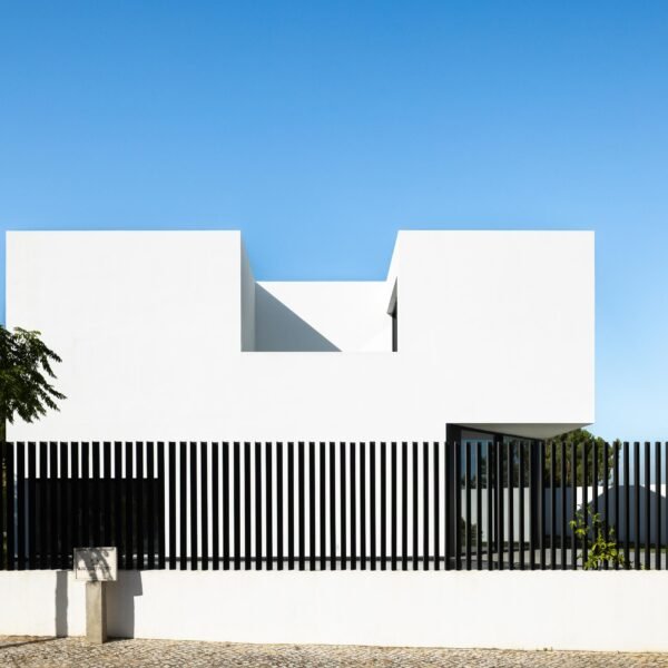 Atelier NMDARQ - Casa DR (Ivo Tavares Studio)