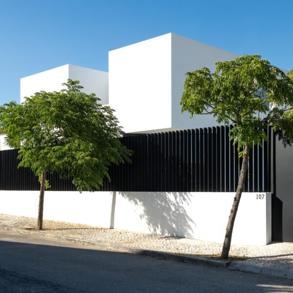 Atelier NMDARQ - Casa DR (Ivo Tavares Studio)