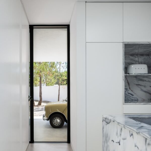 Atelier NMDARQ - Casa DR (Ivo Tavares Studio)