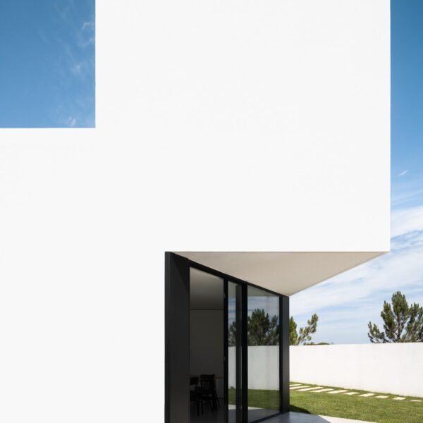 Atelier NMDARQ - Casa DR (Ivo Tavares Studio)