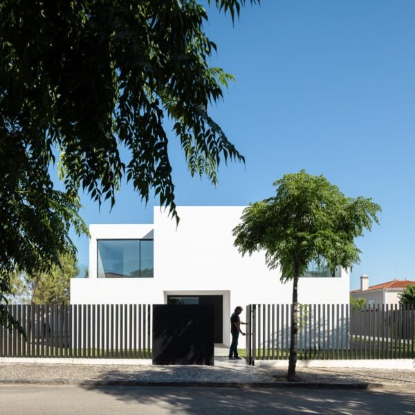 Atelier NMDARQ - Casa DR (Ivo Tavares Studio)